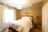 Downtown St. Helena retreat with pool, bocce ball and privacy. Permit #PL23-019 - balcony