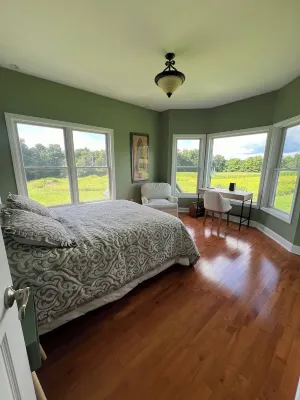 6-bedroom vacation home 20 minutes from Cornell University