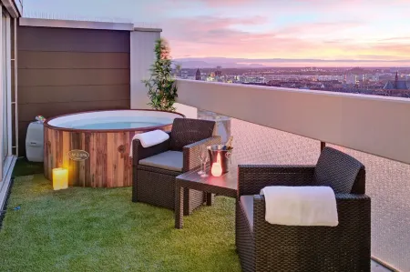 Das Penthouse - Jacuzzi - BBQ - Dachterrasse - Parkplatz - Panoramaausblick Отели рядом с достопримечательностью «Зоопарк в Карлсруэ»