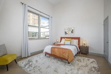 Iconic Morris Ave condo retreat sleeps 6 +rooftop