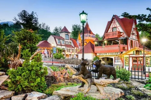 Mtn Views! Triple Decks, Hot Tub under the Stars, Secluded Feel Log Cabin, Games