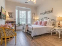 3-Acre Hill Country Retreat w/ Private Office Cabin & Fenced Yard Hotels in Spring Branch