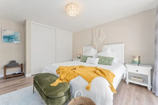 beautiful and quiet/2 beds/2baths house