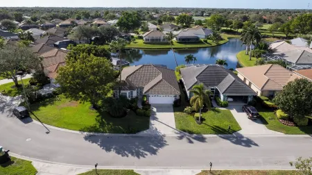 Special Offer: Cozy 3Br Retreat with Private Pool & Lakeview – Hot Deal Today!