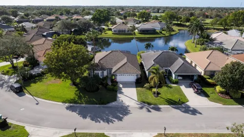 Special Offer: Cozy 3Br Retreat with Private Pool & Lakeview – Hot Deal Today!