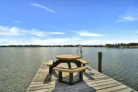Waterfront condo & boat dock at the Heart of Palm Beach