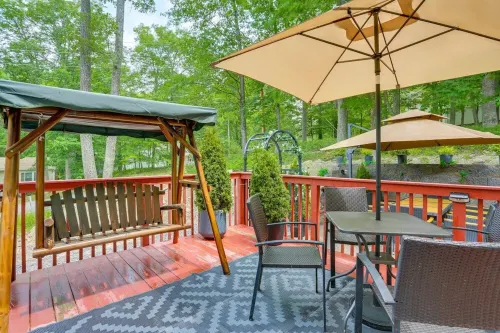 Cozy 4-bedroom house in enchanting Bushkill with private hot tub & game room