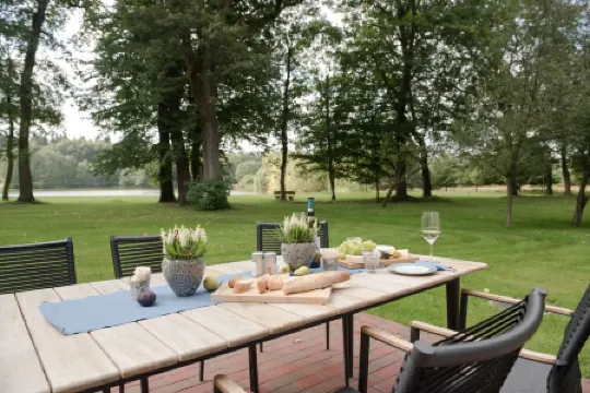 Luxurious Frydag vacation apartment in Karl-Georgs-Forst; dogs welcome