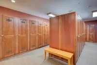 Luxury Condo at Cranmore Mountain in North Conway!! Heated Pool & Hot Tub!!!