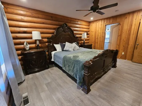 Charming, modern log cabin, steps to the lake. Bright & spacious. Ideal escape!
