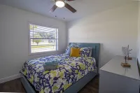 The perfect retreat: sea la vie, family-friendly home w/ pool also near cities Hotel a Brandon