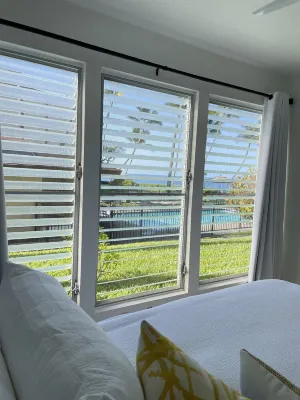 Oceanfront ground level recent remodel at Kona Isle