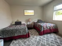 Cozy Detached cottage at rear of main house 30 min. To SF  2 bedrooms 1 bathroom