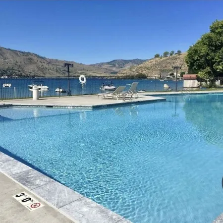 Lakefront Studio Condo~Step into the Lake at Spader Bay