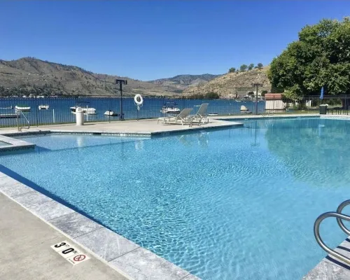 Lakefront Studio Condo~Step into the Lake at Spader Bay 쉐란 호텔