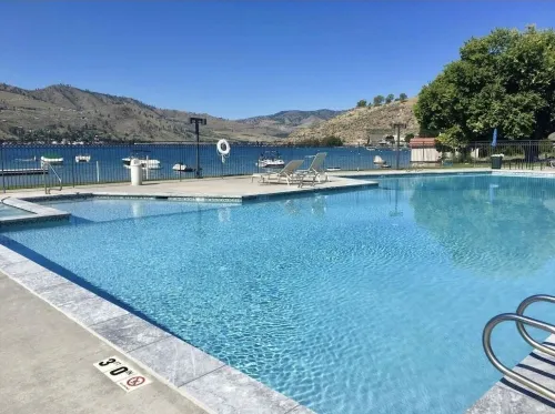 Lakefront Studio Condo~Step into the Lake at Spader Bay