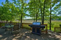 Relaxing Getaway with that UP North Feel!