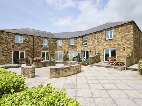 Two Bedroomed Holiday Cottage With Sea Views just one mile from the beach