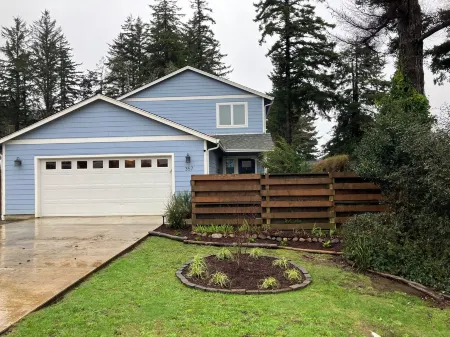 Cozy coastal home near ocean beaches, hiking, and more!