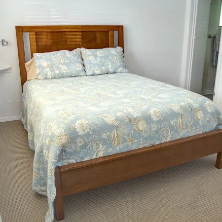 Popular Alki Beach Seattle Vacation House, Walk to Restaurants