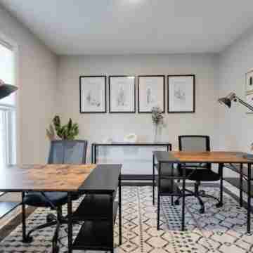 Modern, Spacious Whole Unit Traveler's Home! Others