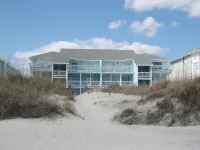 2BR/2BA Oceanfront Condo, Pool, Sleeps 6, monthly optional b/w nov and feb 28th