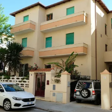 Just 80 Meters from the Sea, Best Area of Alghero, 3 Bedrooms+Private Parking+AC