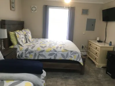 Just Like Being At Home- Newly Renovated Unit Hotels near Pump House Indoor Waterpark