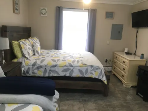 Just Like Being At Home- Newly Renovated Unit