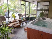 Large 1 Br Apt. - Just a 12-Minute Walk to Groceries, Downtown, Food & Shops!