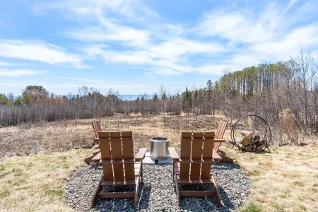 Freshly Remodeled Cabin w/ stunning Lake Views