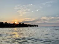 Cedar Creek Lakehouse: Firepit, Lake Access, Hot Tub, and Pet Friendly
