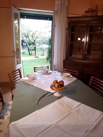 Liberty villa with private garden and parking. Close to the sea and the lake