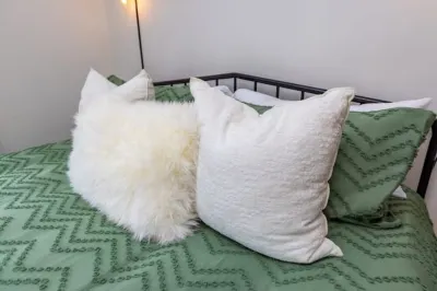 Modern Boutique Farmhouse - Walk to Town - King Bed