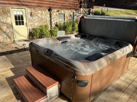 Carolina CREEKSIDE Cabin - Fire Pit & HOT TUB on the Creek - Easy Access