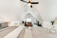 The Third Floor A-Frame with King Bed