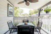 2 bed 2 bath Modern Farmhouse in Old Town Spring