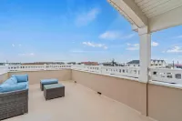 Steps to Beach: Ocean Views, 5 Decks, 3 Cars, Loaded with Amenities! - 3 stjerner
