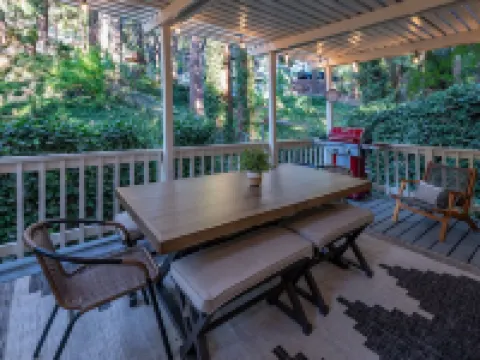 Pine Tree Hideaway with flat property/parking Hotels in Crestline