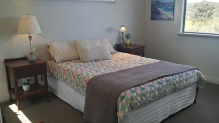 Views of Redwall Valley and close to beaches and wineries. Отели рядом с достопримечательностью «Нгилджи Кейв»