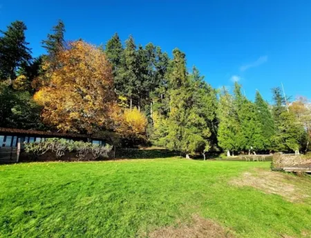 Enetai Beach House, stunning waterfront w/ Dock,  large deck and tennis court