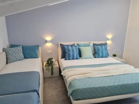 SINGLE COTTAGE WITH PRIVATE JACUZZI 80 METERS FROM THE BEACH Отели в г. SanMauro a Mare