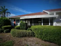 2 bed/2 Ba Venice Island Villa - Walk to Beach & Historic Downtown Venice!