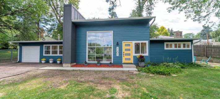 Jaw-dropping artistic mid-century modern home! Close to medical centers Hotels in Sioux Falls