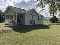 Rivergreen Cottage-"Off The Grid"-WALK TO RIVER!! Solar Powered!