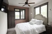Lakefront Retreat on South Center Lake