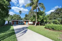 Old Florida Key West Cottage w/ river access