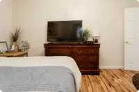 Spacious one Bedroom Apt with  private entrance