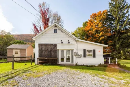 Mountain Paradise: Newly Renovated House with Stunning Views, Hiking, Creek!