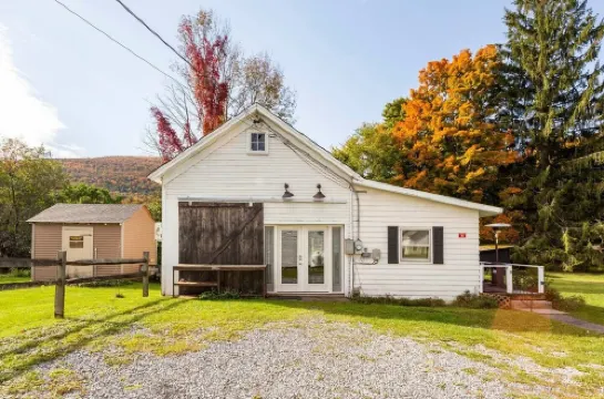 West Kill Barnhouse: Ski, Work & Unwind